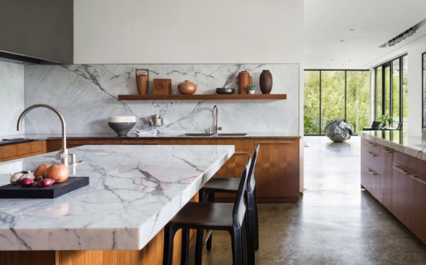 Penggunaan marmer pada permukaan meja dapur